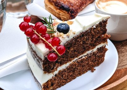 foodiesfeed.com_carrot-cake-min